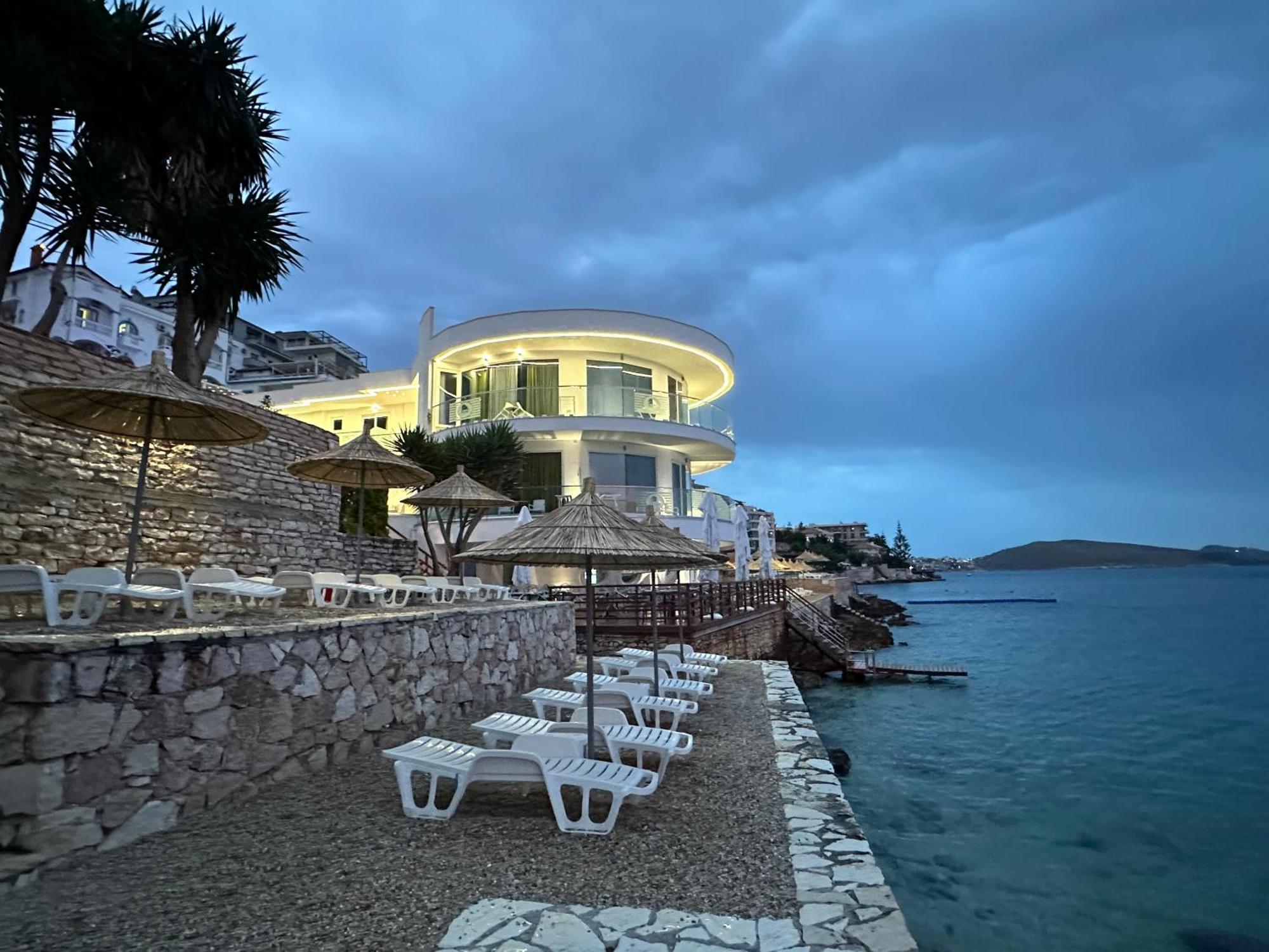 Hotel Delfini Sarandë 외부 사진